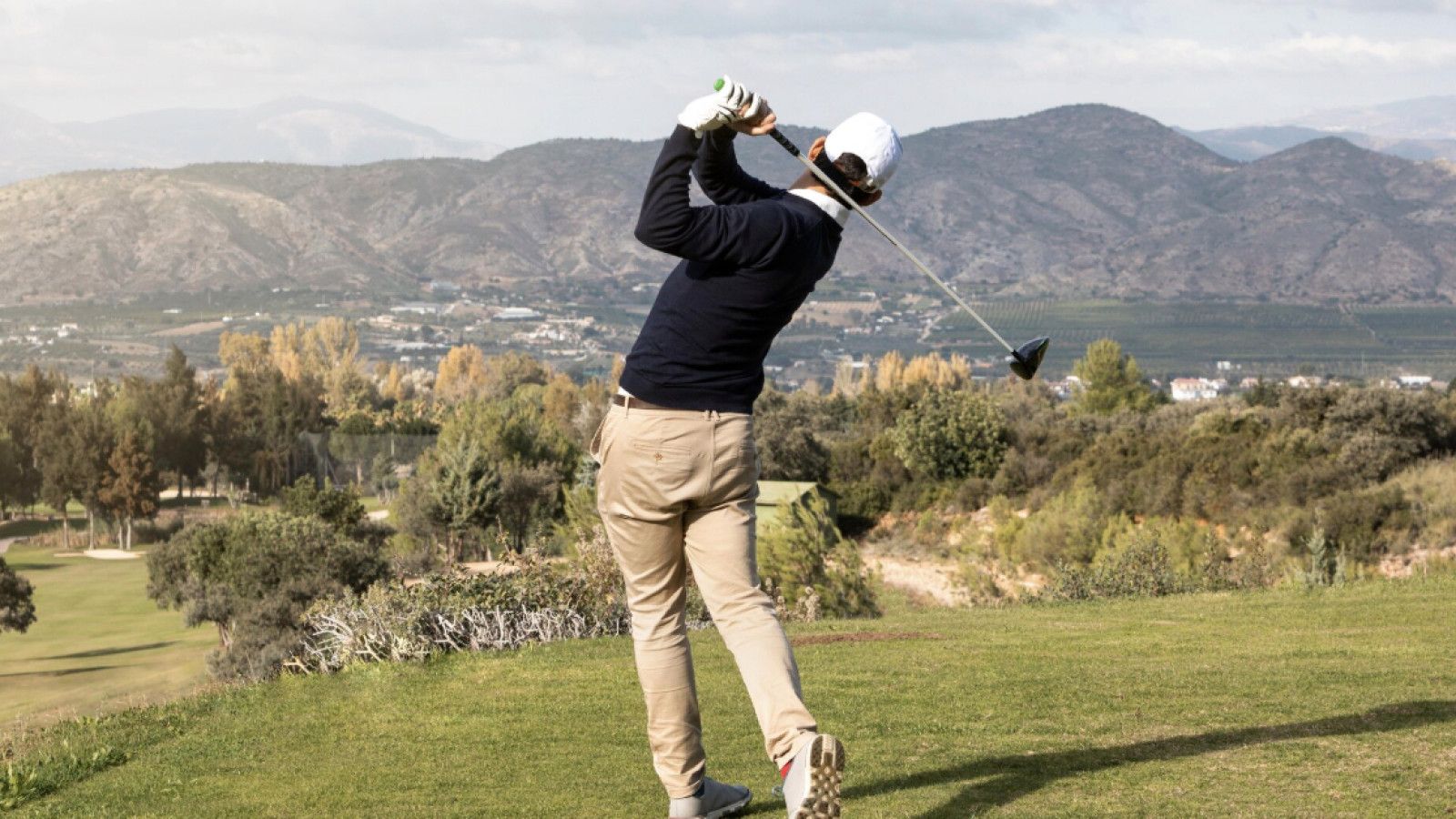 Memahami Golf: Teknik, Peralatan, dan Aturan Bermainnya