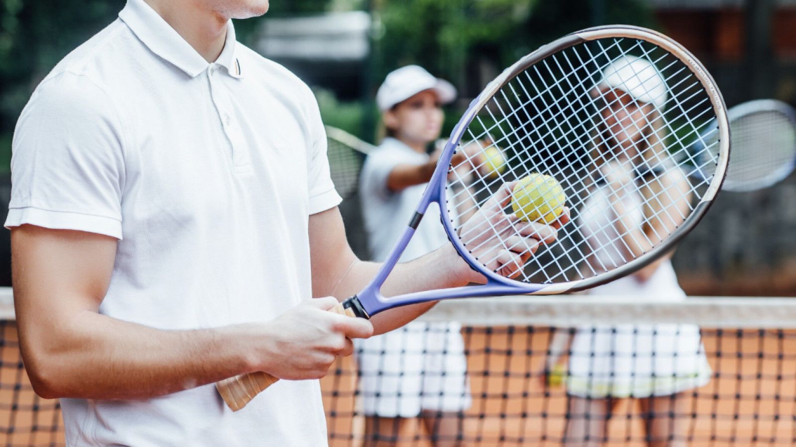 Peralatan Esensial untuk Pemain Tenis Pemula