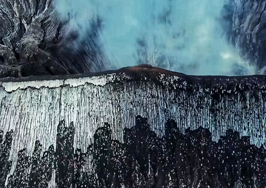 Planet Bromo. Pesona Alam Ekstrem yang Membuat Orang Terpukau