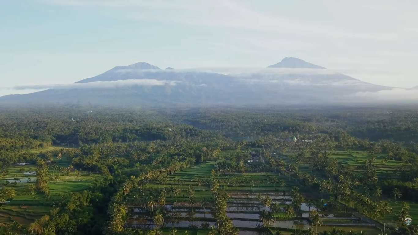 Ingin Mendaki di Jawa Tengah? Simak Daftar 15 Gunung dengan Lokasi & Ketinggiannya
