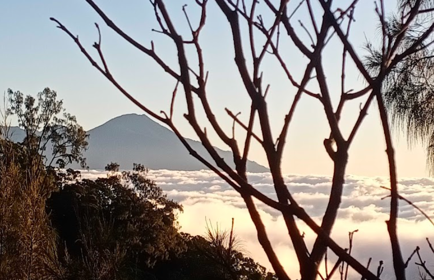 Gunung Kawi Terkenal Mistis. Pandji dan Dzawin Pernah Membuktikannya Lewat Pendakian Langsung