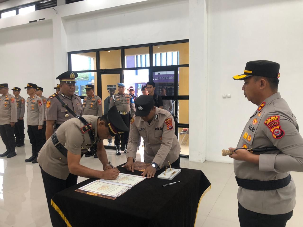 Kapolres Serang Minta Pejabat Baru Cepat Pahami Tugas Saat Sertijab