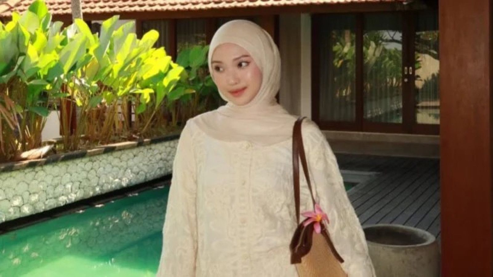 Julia Prastini Minta Maaf Setelah Tuduhan KDRT kepada Mantan Suami