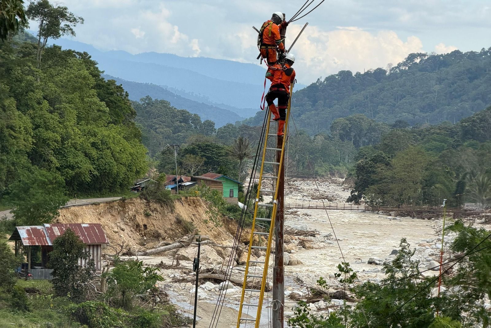 98,9% Desa di Aceh Sudah Menyala Lagi! PLN Kejar Sisanya di Daerah Terisolir