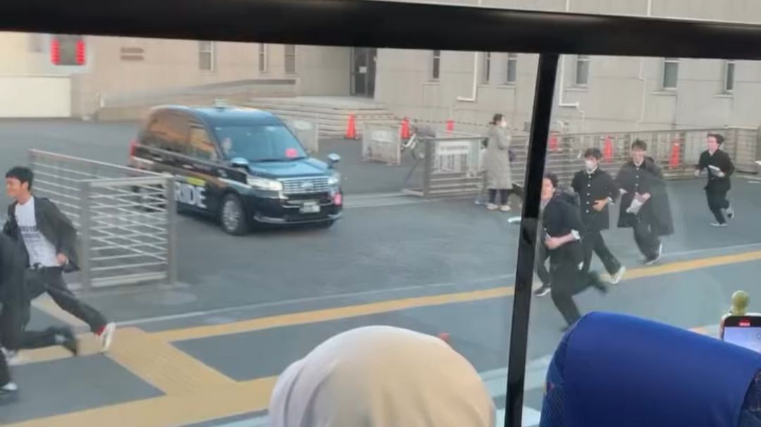 Perpisahan Haru, Beberapa Siswa Jepang Kejar Bus yang Ditumpangi Pelajar Indonesia