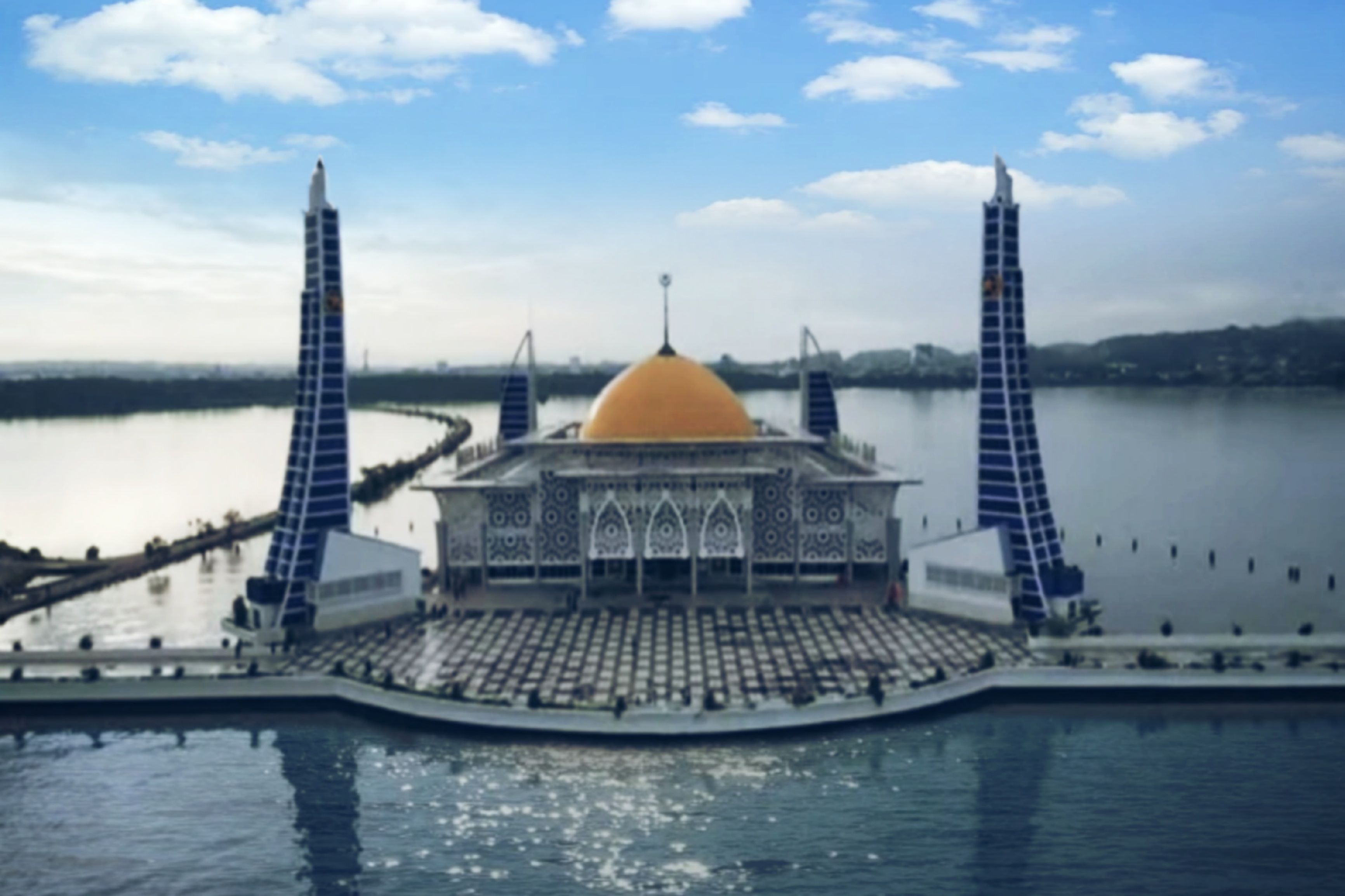 Masjid Terbesar di Kendari Ini Berdiri di Atas Laut, Bukan Sekadar Ikon tapi Pusat Aktivitas Umat