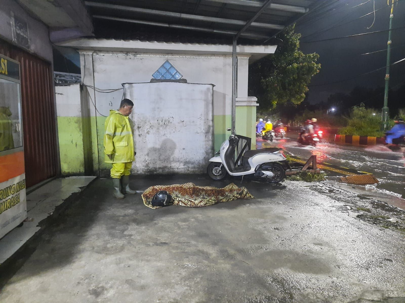 Pemotor Terjungkal saat Melintasi Genangan Air di Cikarang, Korban Tewas di Tempat