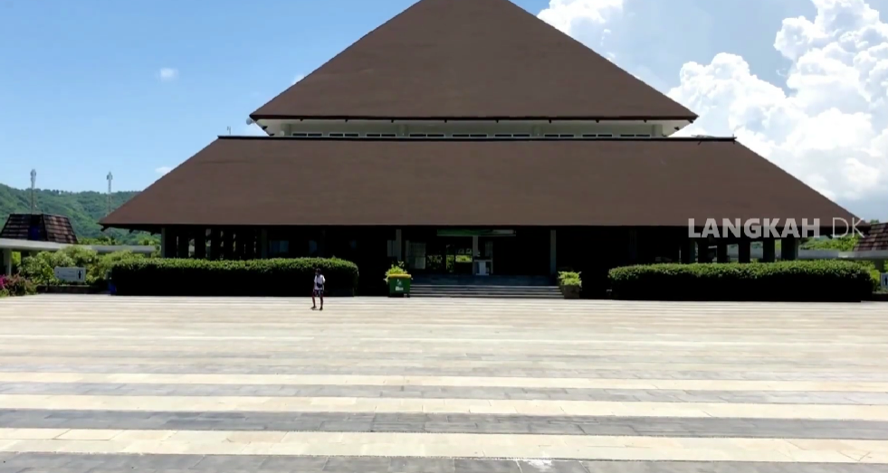 Masjid Nurul Bilad, Destinasi Religi Modern di Kuta Mandalika