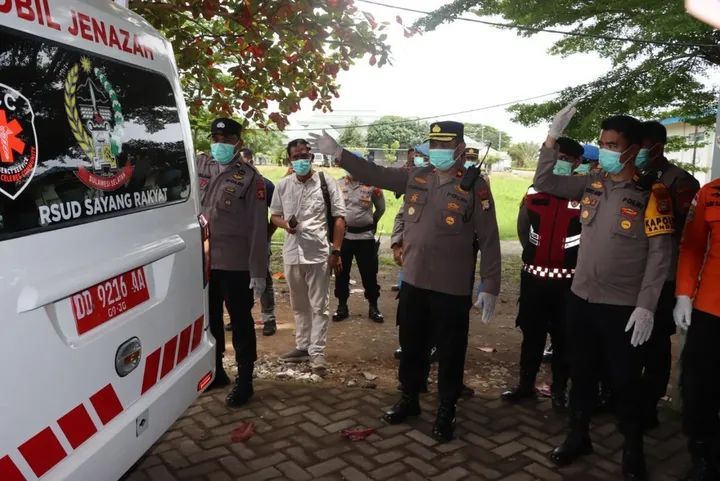 Polres Maros Kawal Proses Evakuasi Korban Pesawat ATR 42-500 dari Bulusaraung