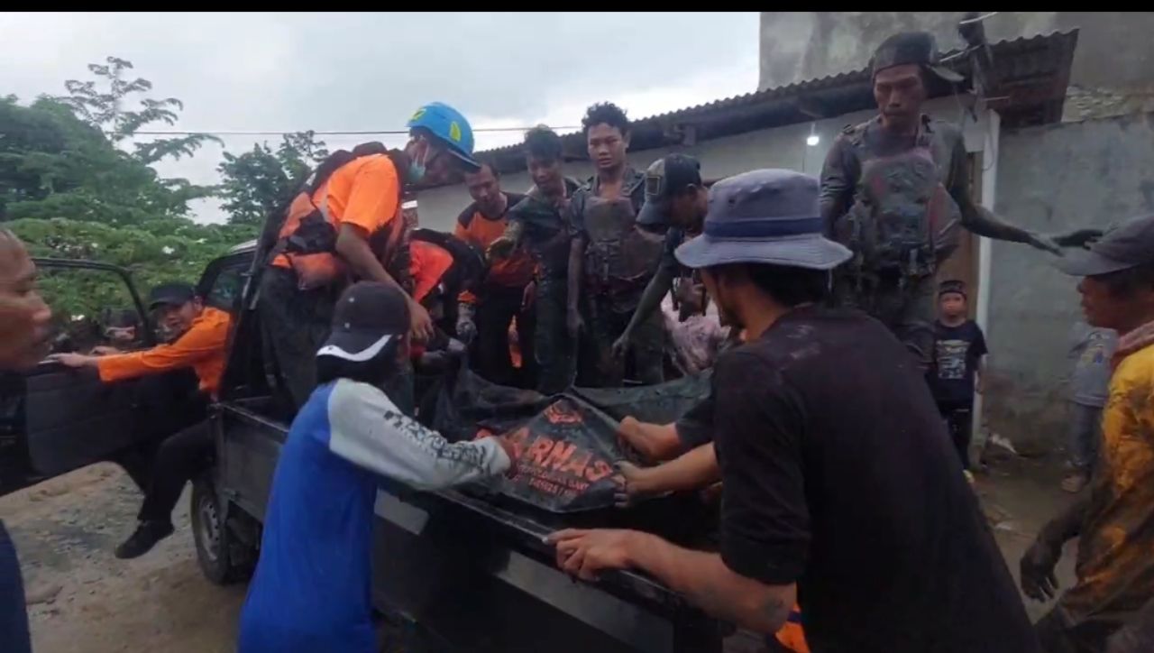 Gelombang Tinggi Kapal Nelayan Terbalik Satu Orang Meninggal Dunia Di Karangantu