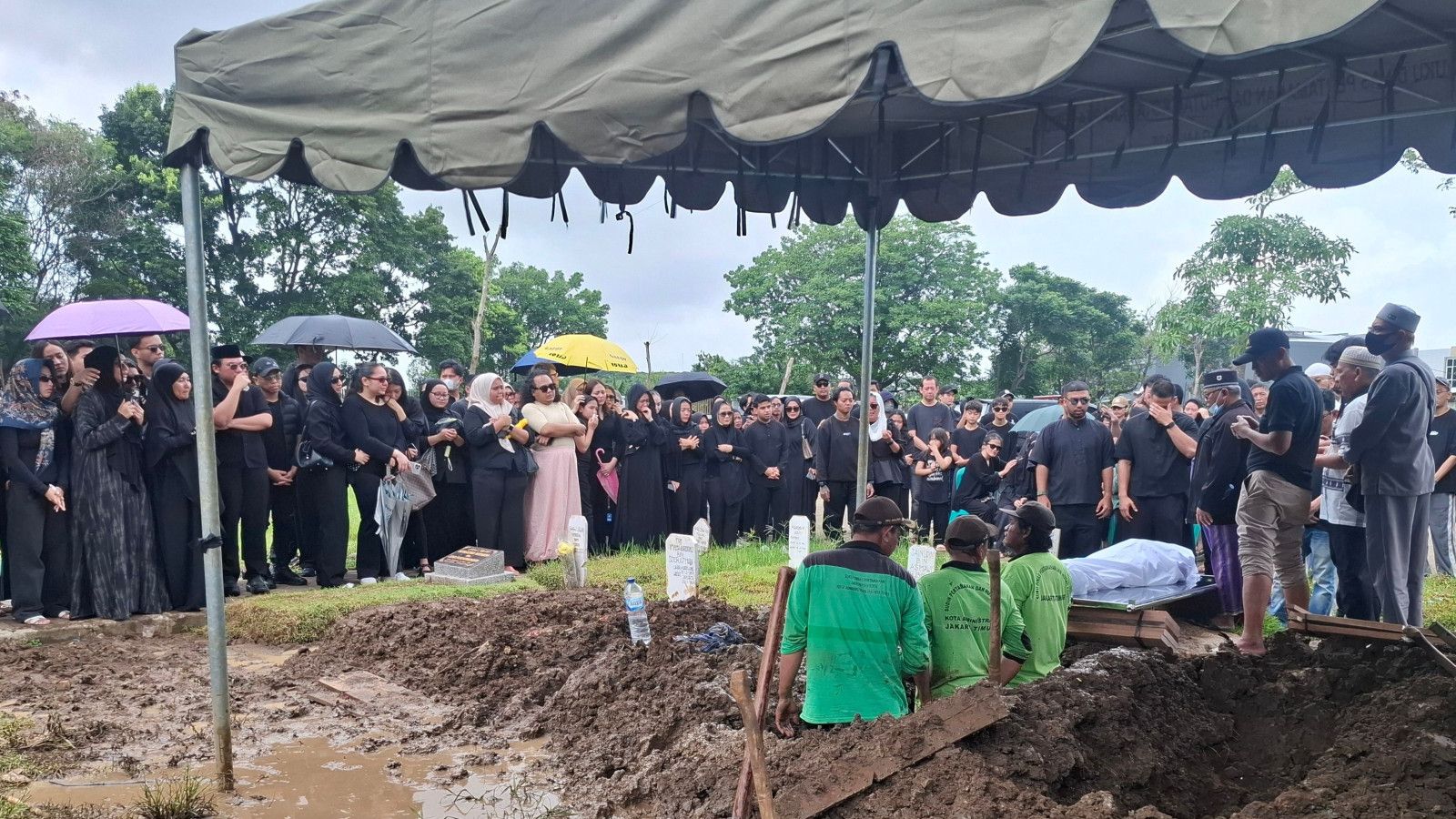 Kematian Tragis Selebgram Lula Lahfah: Dari Penemuan Hingga Pemakaman