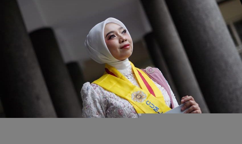 Warga Lamongan Pasti Bangga, Dea Angelia Kamil Raih Gelar Doktor dari UGM di Usia 26 Tahun 11 Bulan