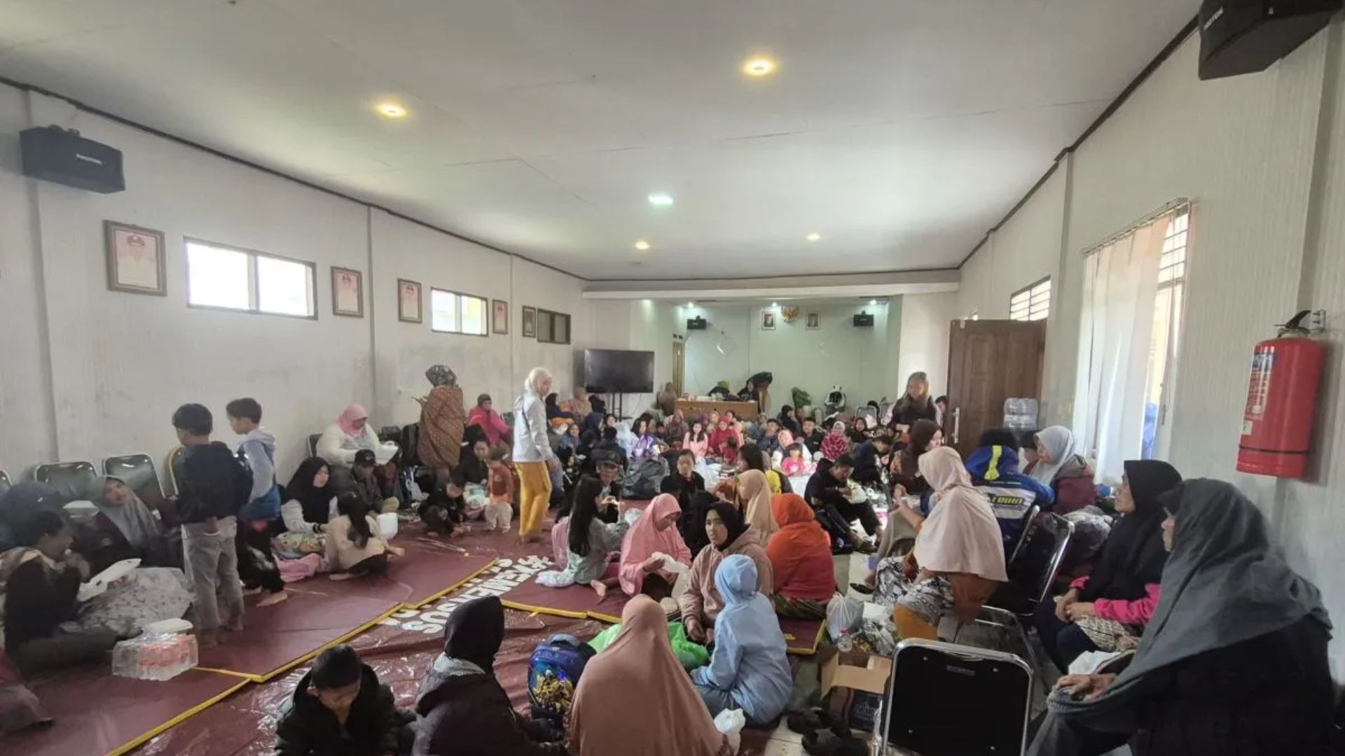 Pemkab Bandung Barat Relokasi Warga Selamat Terdampak Longsor di Cisarua