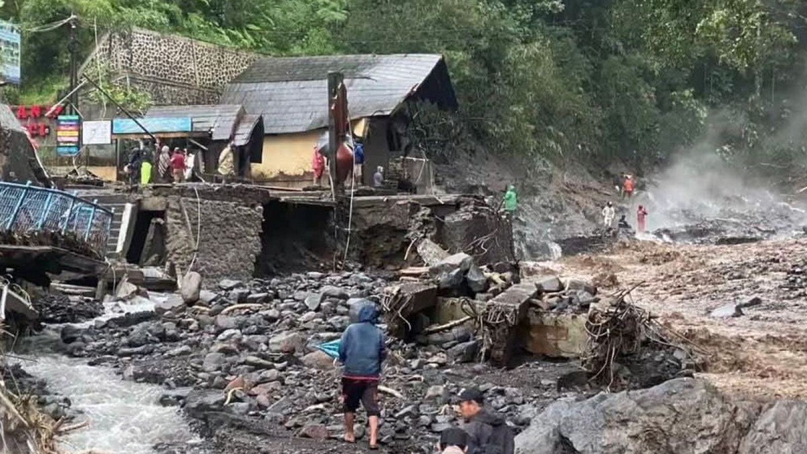 Banjir Bandang Serang Destinasi Wisata Guci, Infrastruktur Terpuruk