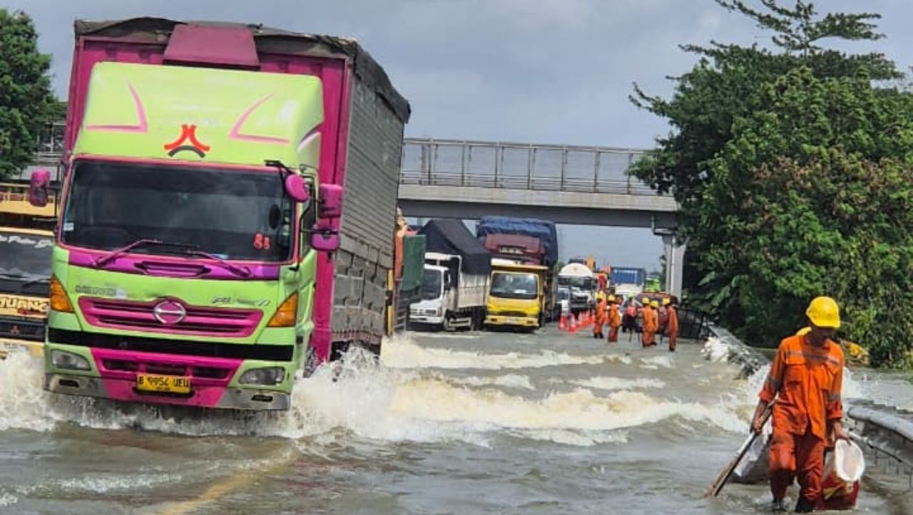 Pengelola Jalan Tol Tangerang- Merak Dilakukan Penanganan Tepat Pada Genangan KM 38 dan KM 50