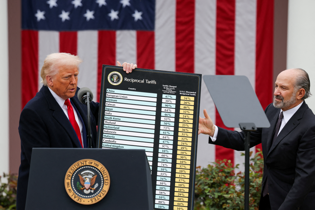 Trump Ancam Tarif Impor 100 Persen ke Kanada Jika Lanjutkan Kerja Sama Dagang dengan China