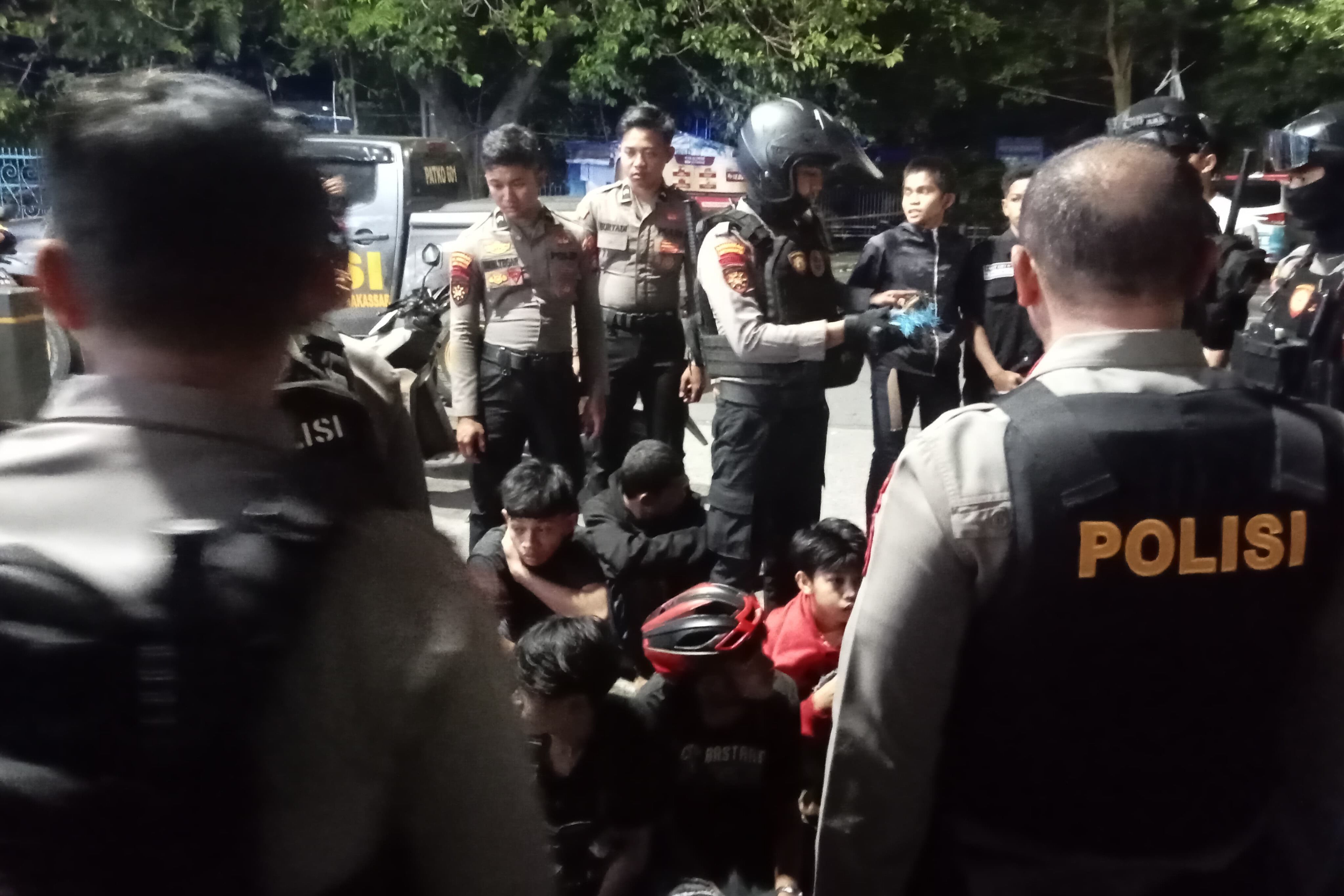 Patroli Dini Hari di Makassar, Polisi Amankan 23 Geng Motor dan Pelaku Balap Liar