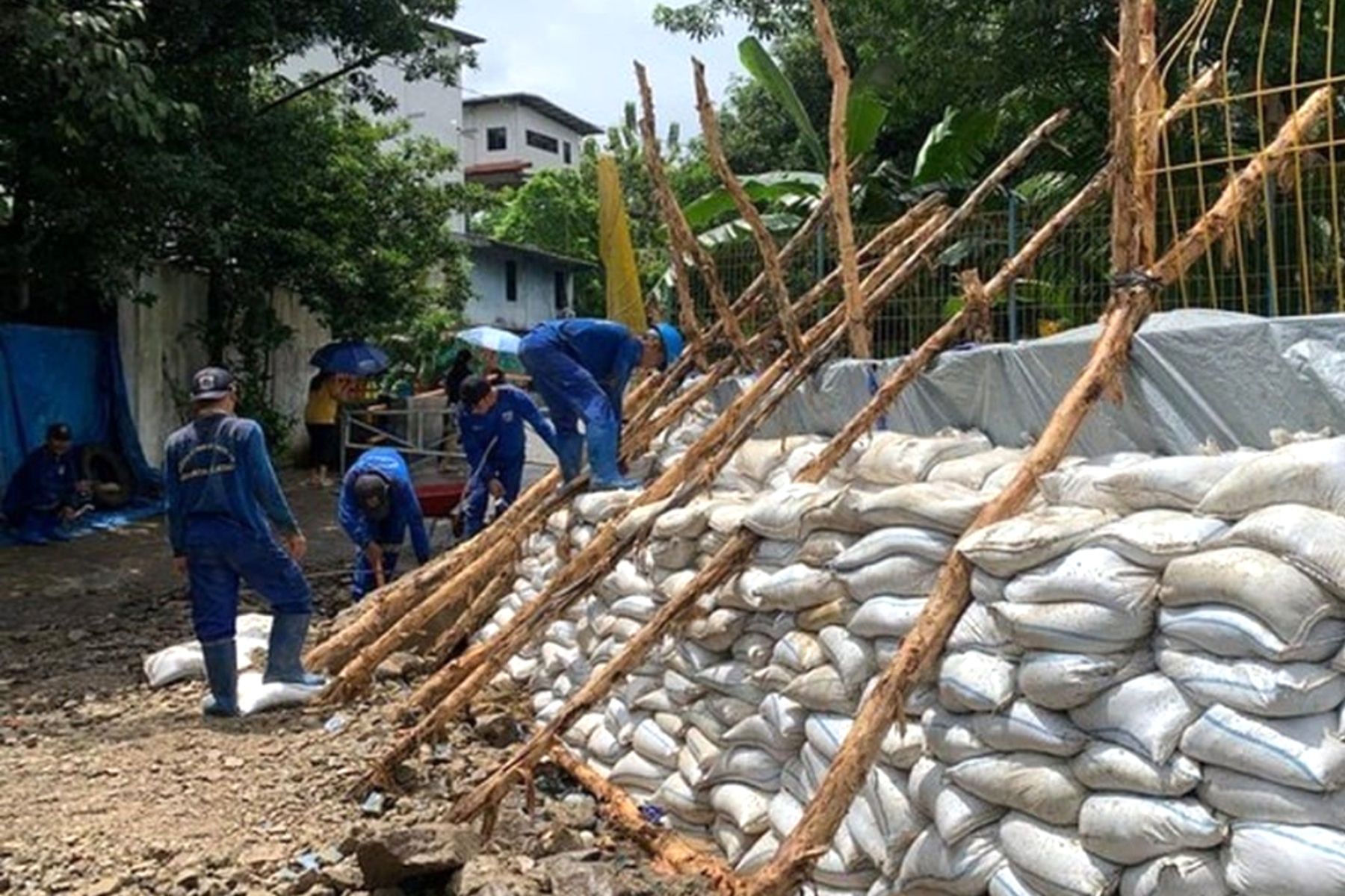 Tanggul Kali Krukut Petogogan Rampung Diperbaiki, Sudin SDA Jaksel Gerak Cepat Antisipasi Banjir