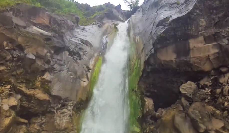 7 Air Terjun Paling Memesona di NTB yang Wajib Dikunjungi