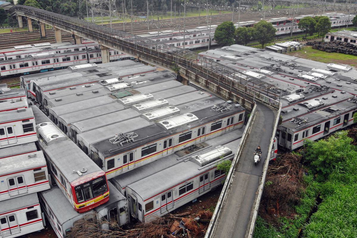 Foto udara sejumlah bangkai gerbong kereta di Dipo, Depok, Jawa Barat, Senin (26 1 2026). - Foto oleh ANTARA FOTO Yulius Satria Wijaya