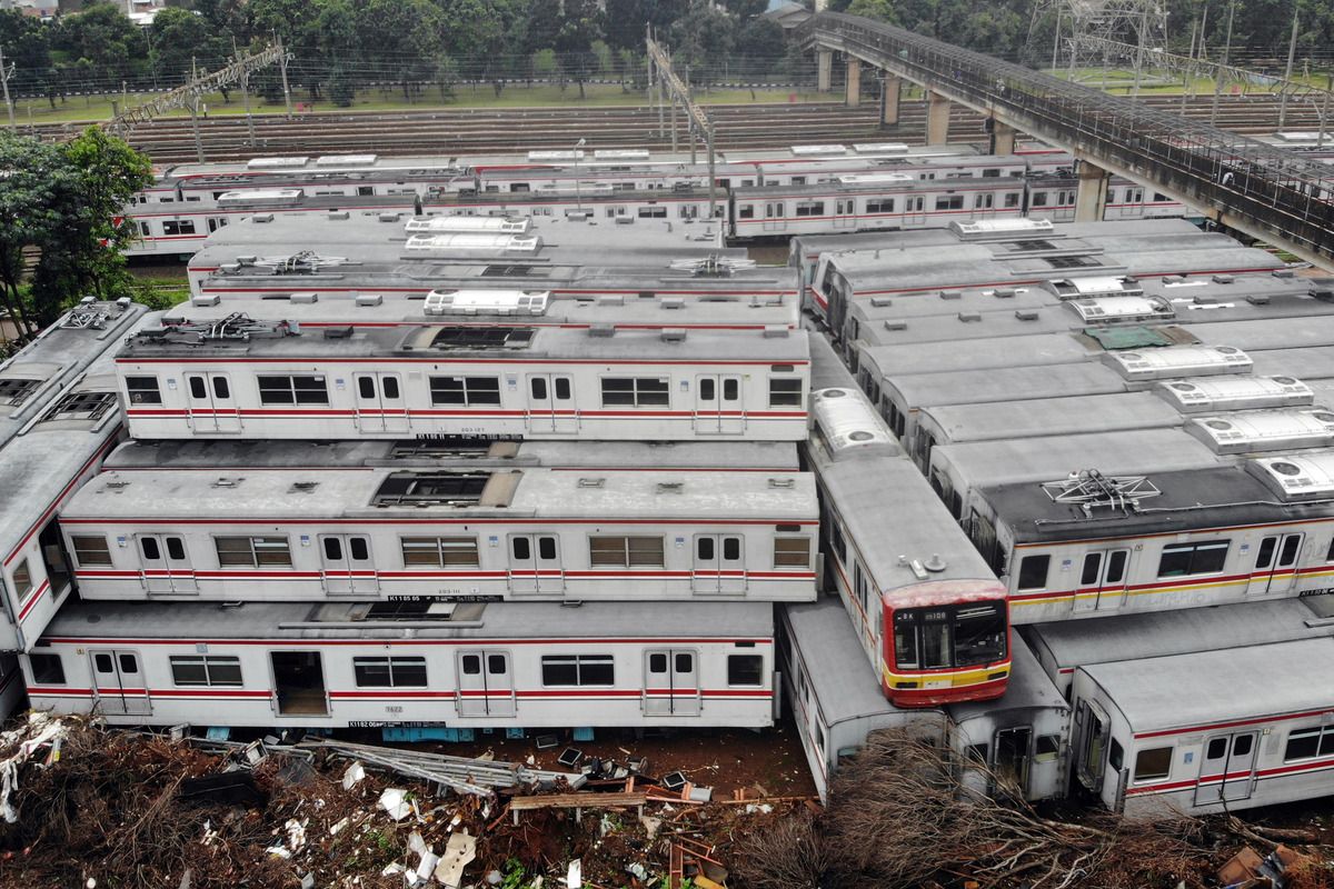 Foto udara sejumlah bangkai gerbong kereta di Dipo, Depok, Jawa Barat, Senin (26 1 2026). - Foto oleh ANTARA FOTO Yulius Satria Wijaya