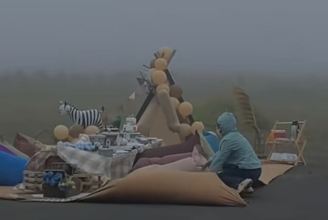 Angin Kencang Terjang Bromo. Wisatawan Diminta Tunda Ambisi, Utamakan Keselamatan