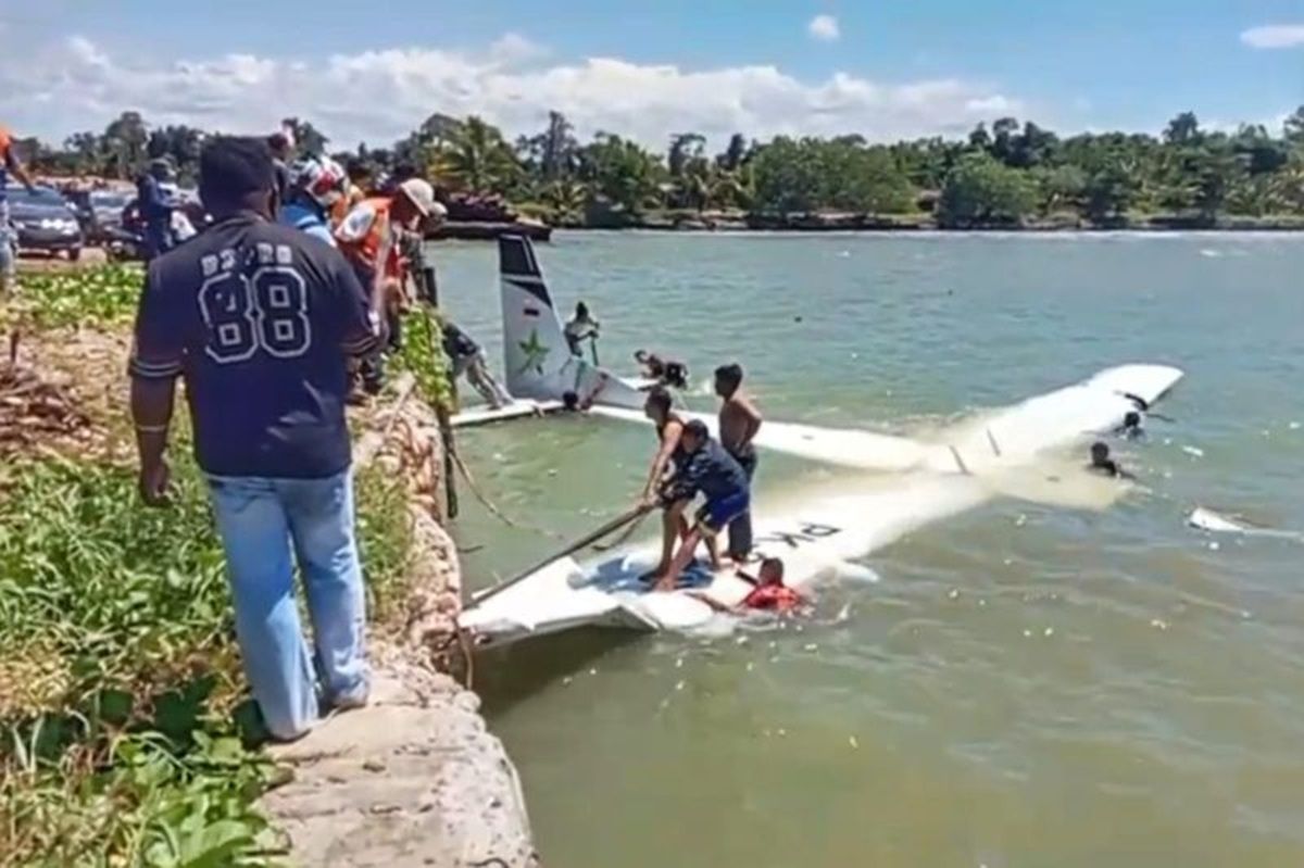 Breaking News! Pesawat Smart Air Jatuh di Pantai Nabire, Tak Ada Korban Jiwa