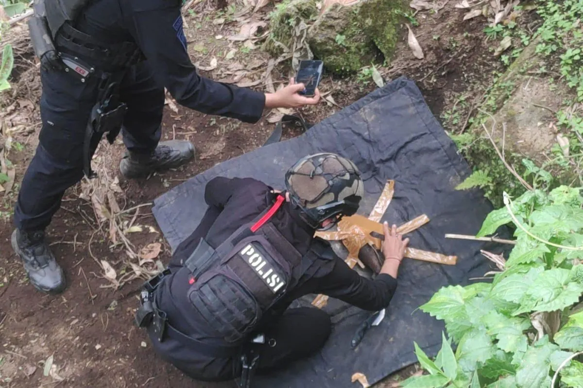 Temuan Mortir di Tarogong Kaler Berhasil Diamankan Tim Jibom Brimob