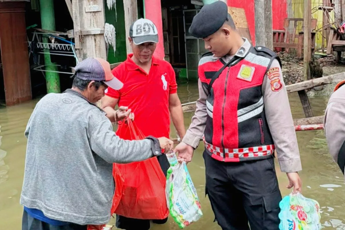 Polres Karawang Pastikan Keselamatan Warga di Tengah Banjir