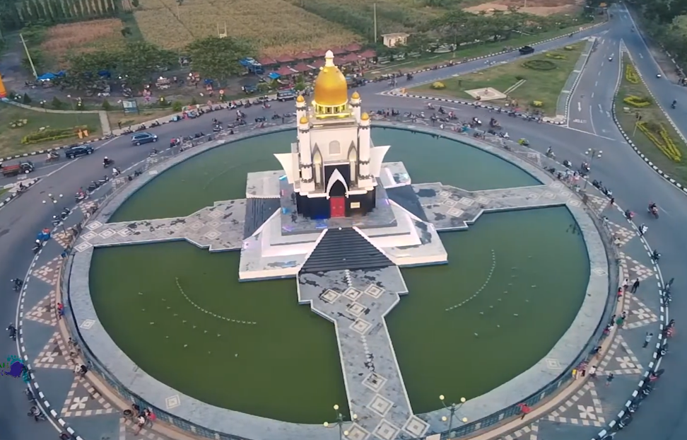 Tugu Giri Menang, Ikon Cantik Lombok Barat yang Wajib Dikunjungi
