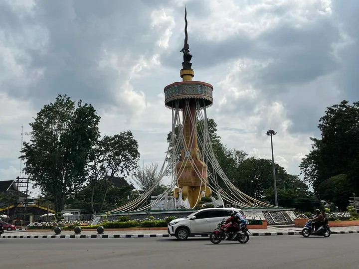 Menjelajahi Kota Jambi: Beberapa Tugu Ikonik yang Bisa Kamu Datangi untuk Jalan-Jalan Santai