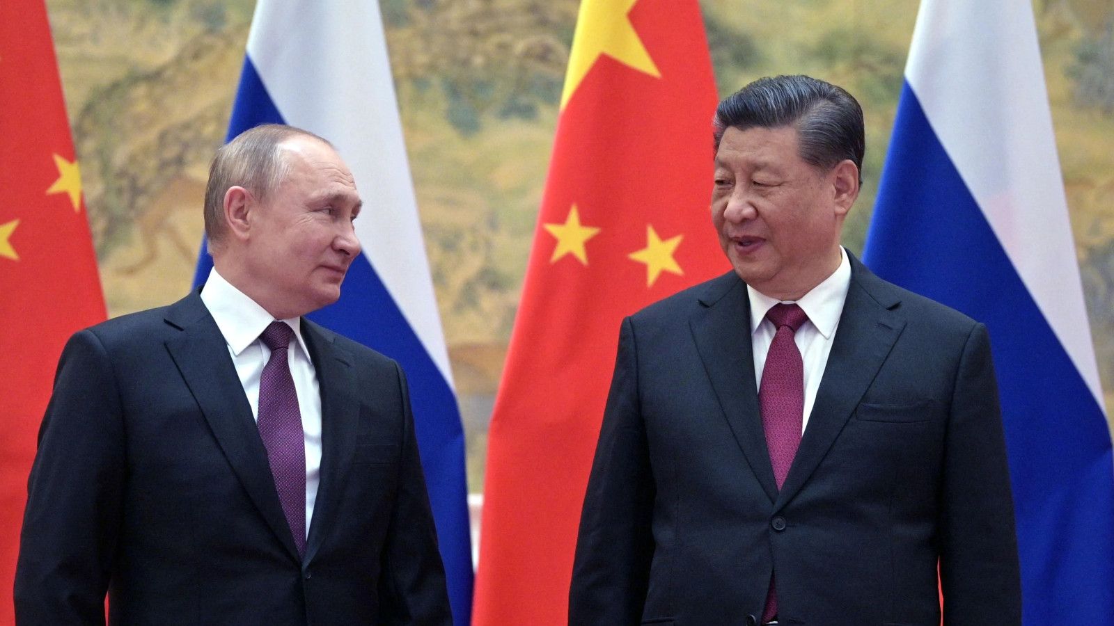 Pengawasan Intensif Rusia dan China atas Iran Pasca Pengiriman Armada AS