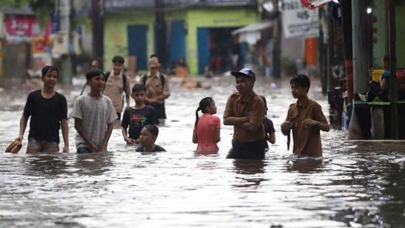 Jakarta Dilanda Banjir Lagi, 17 RT dan Dua Jalur Terendam Air