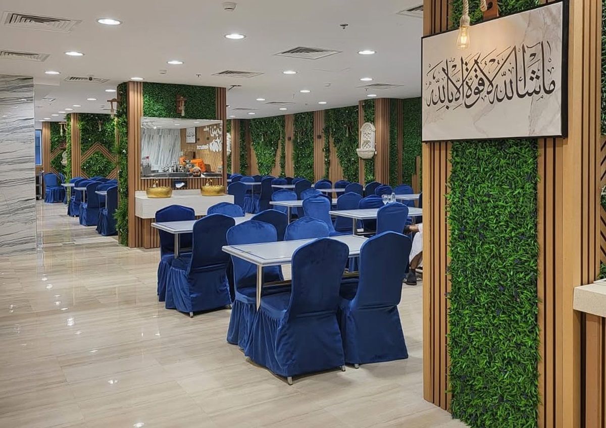 6 Tempat Makan Dekat Masjid Nabawi Madinah: Nikmati Enaknya Makanan Khas Arab!