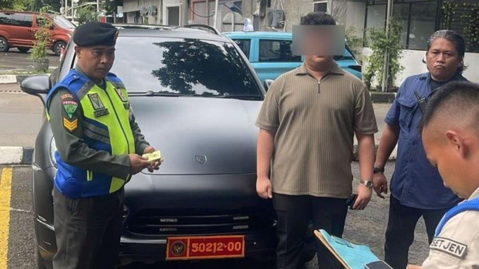 Kementerian Pertahanan Tegaskan Mobil Dinas Porsche Tidak Terdaftar