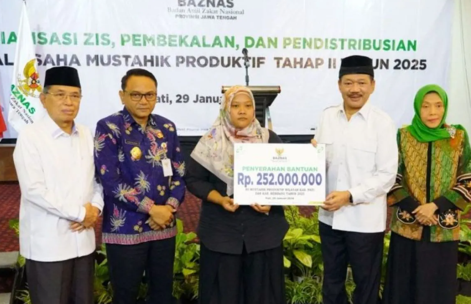 Pemkab Pati & Baznas Salurkan Bantuan Modal Rp120 Juta untuk 40 UMKM di Pati & Rembang