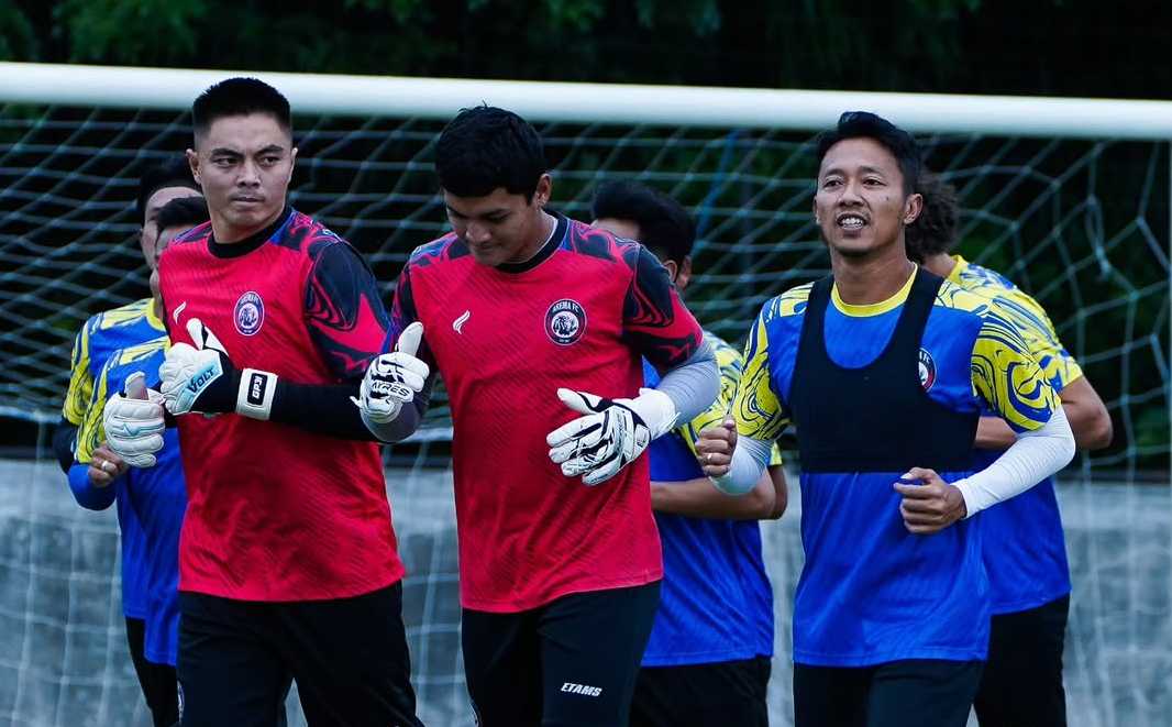 Arema FC Siapkan Bek Asing Baru, Kekalahan dari Dewa United Jadi Alarm