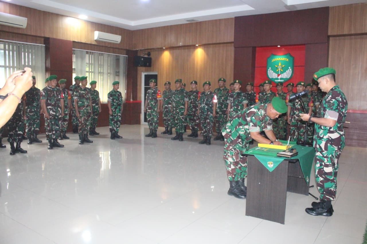Babinsa Viral Tuding Pedagang Es Kue Berbahan Spons Dapat Hukuman Berat dari TNI