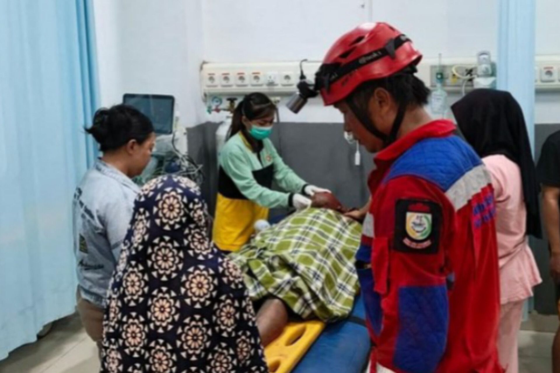 Tukang Tewas Tersengat Listrik Saat Mengecat Atap Rumah Kost di Makassar