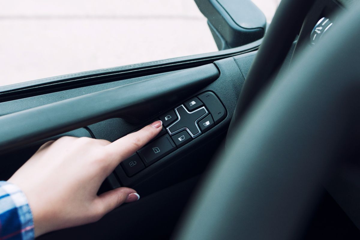 Kenali Masalah Power Window Mobil Macet dan Cara Merawatnya Agar Tetap Lancar