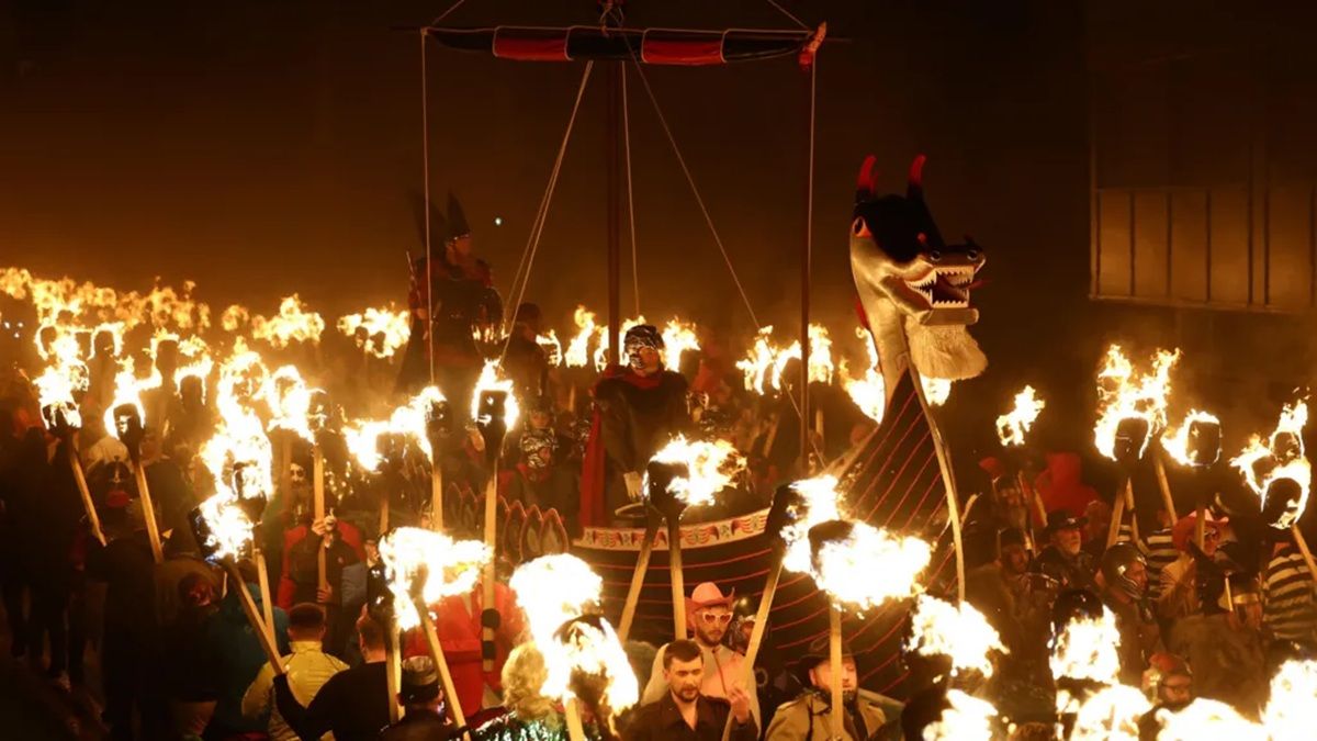 7 Festival Paling Unik dan Meriah di Dunia, Ada yang Sampai Bakar Kapal Viking