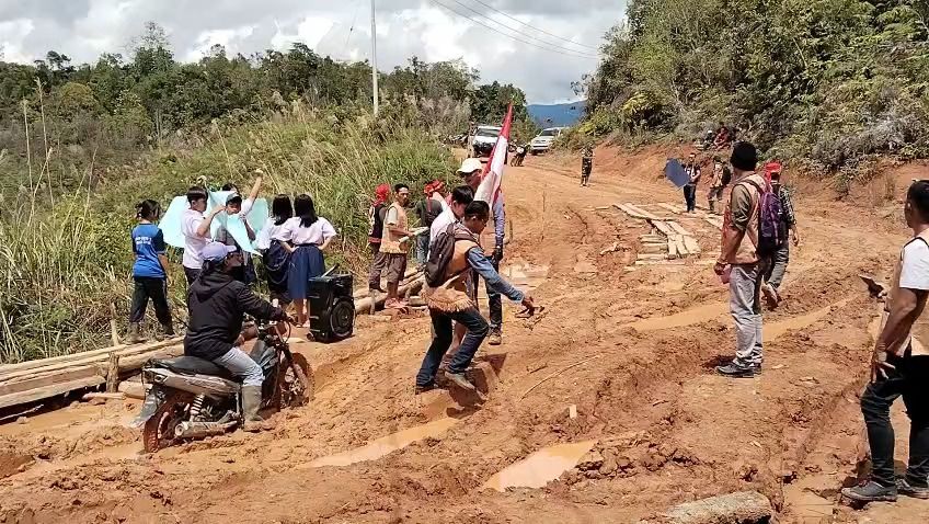 Viral, Jalan Rusak Parah di Krayan Timur, Warga dan Pelajar Kirim Surat Terbuka ke Presiden