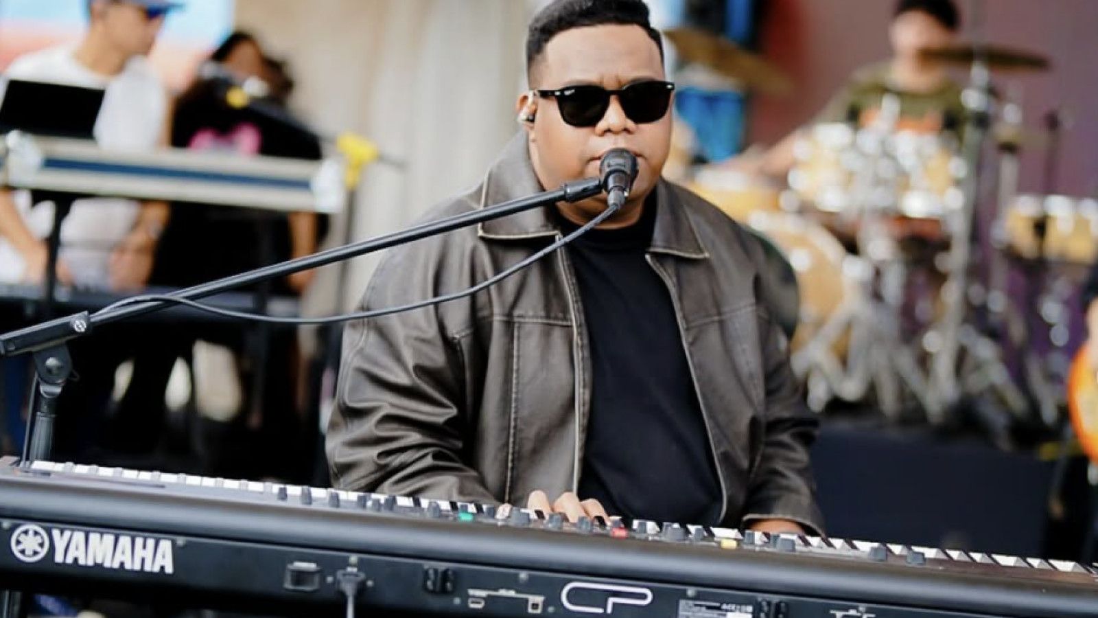 Fenomena Lagu Cinta Luar Biasa : Jejak Andmesh Kamaleng dalam Musik Indonesia
