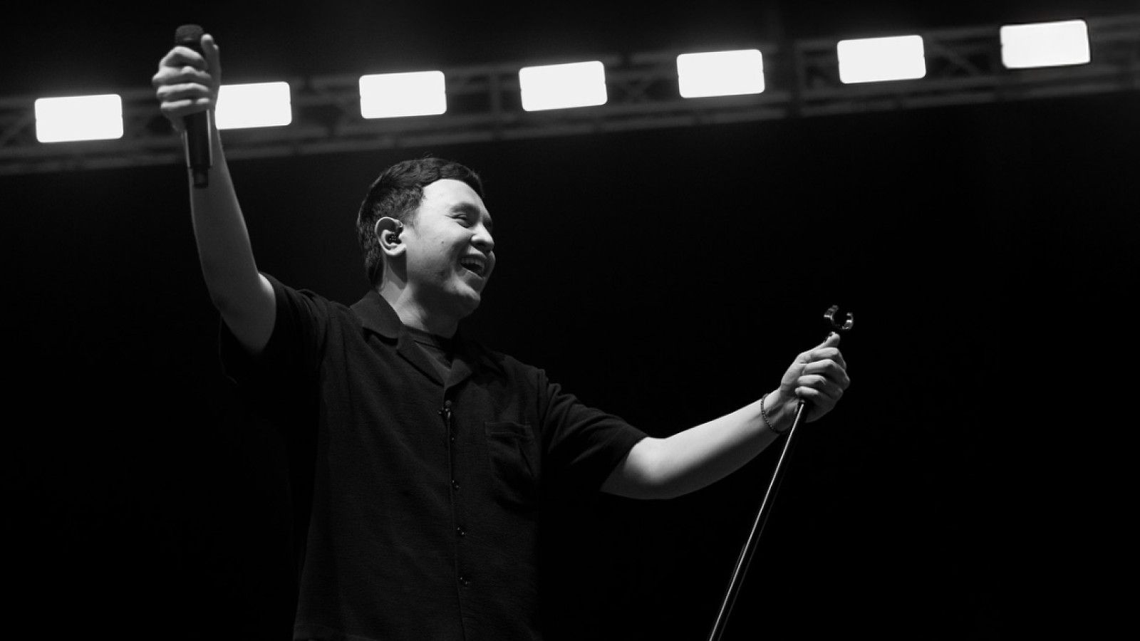 Pesan Mendalam dalam Lagu “Hati-Hati di Jalan” Karya Tulus