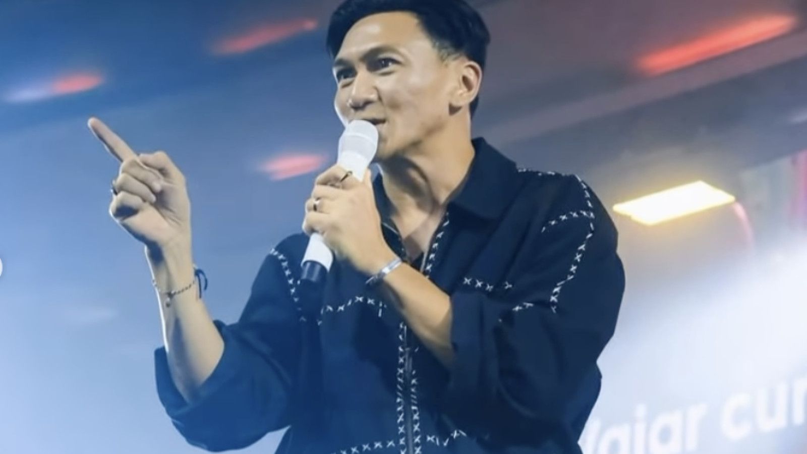 Mendalami Perjalanan Lagu Menunggu Kamu dalam Karir Anji