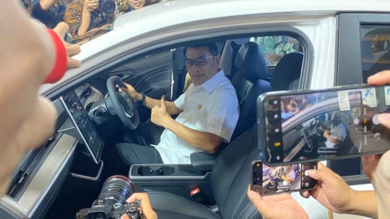 Penghentian Insentif Mobil Listrik: Moeldoko Optimis Indistri Tetap Berjalan