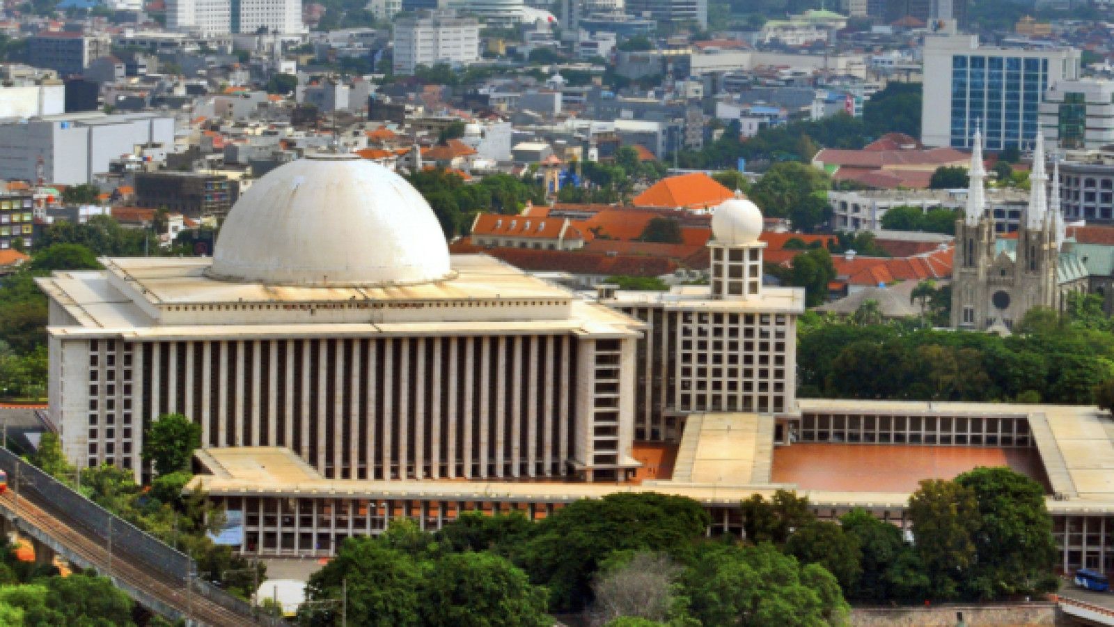 Keindahan Masjid-Masjid Ikonik di Indonesia Selama Ramadan
