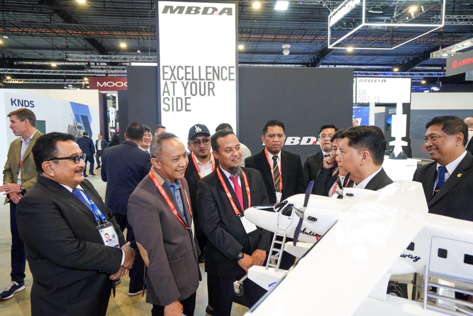 Gubernur Sulsel Jajaki Kerja Sama PTDI di Airshow Singapura, Dorong Pesawat Amphibi untuk Wilayah Kepulauan