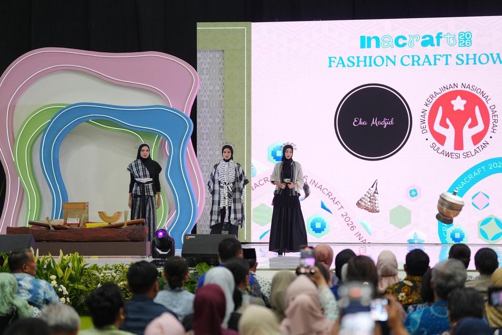 Karya Desainer Sulsel Bersinar di Pembukaan INACRAFT 2026, Wastra Lontara Curi Perhatian Nasional
