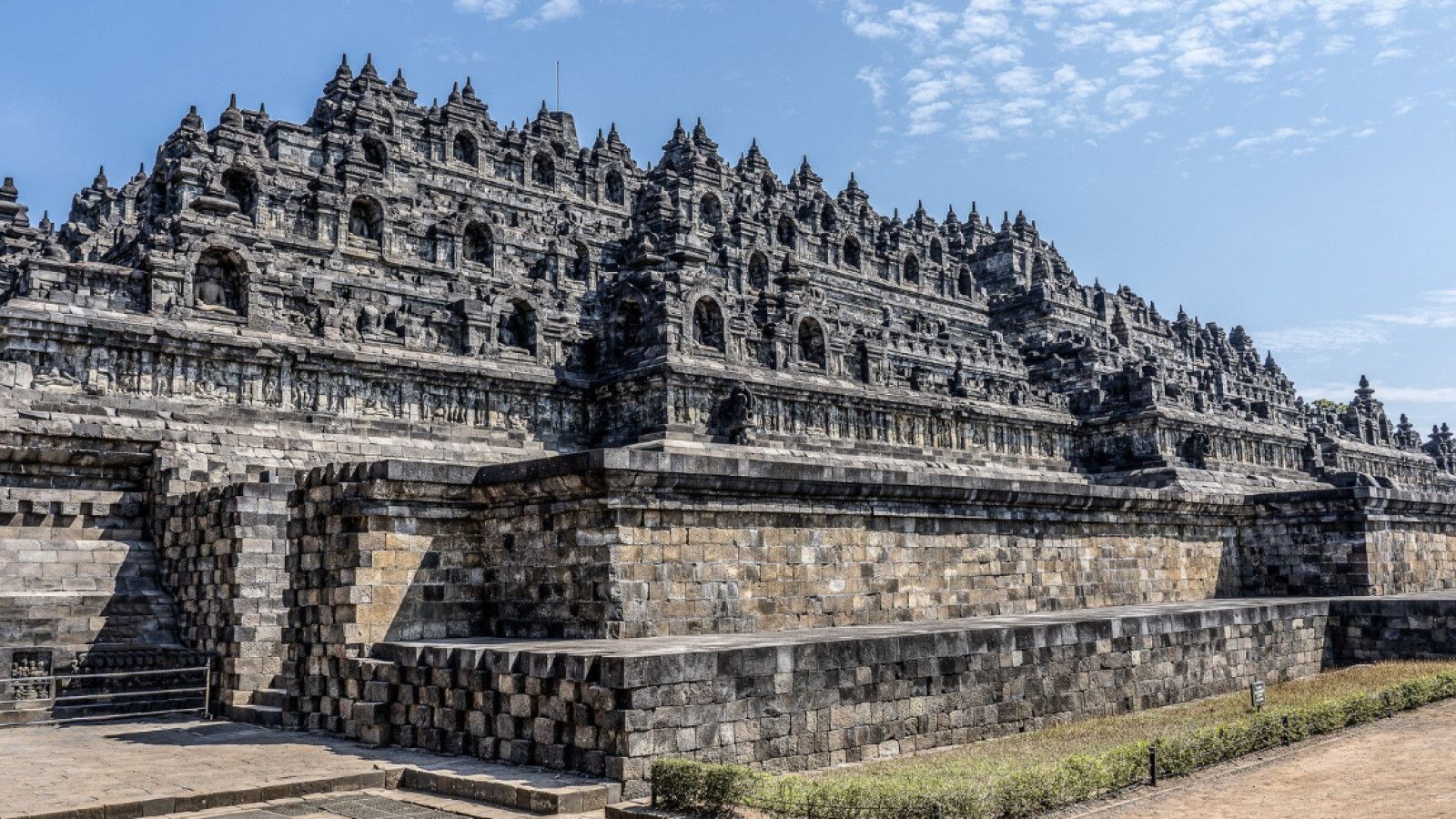 Menelusuri Situs Kuno yang Memikat dengan Aura Mistis
